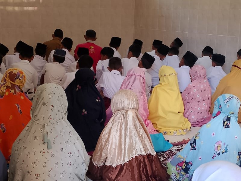 PENTINGNYA PEMBIASAAN  SHOLAT BERJAMAAH DI SEKOLAH