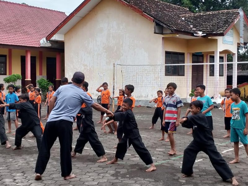 KEGIATAN EKSTRA KURIKULER PENCAK SILAT